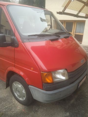 Ford-Transit mit Oldtimergutachten