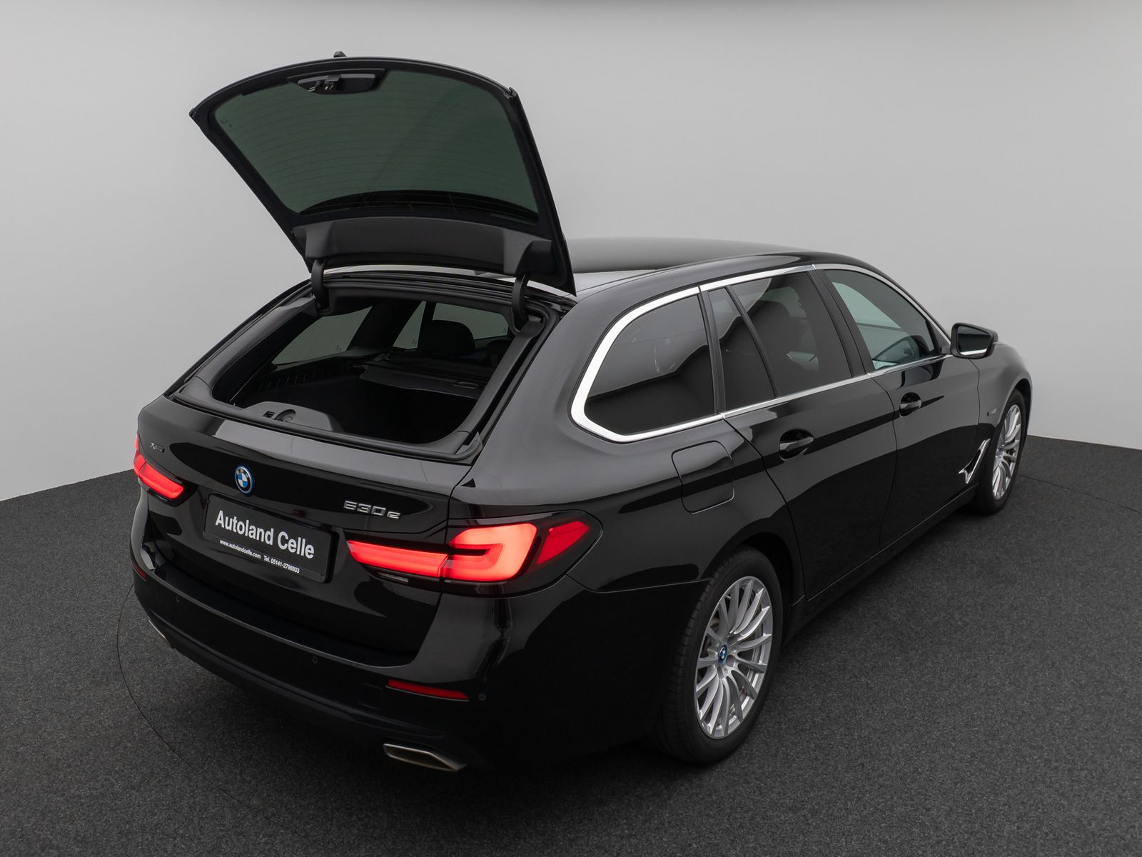 Fahrzeugabbildung BMW 530e xD HUD DAB CockPitPro PDC Komfort Alarm LED