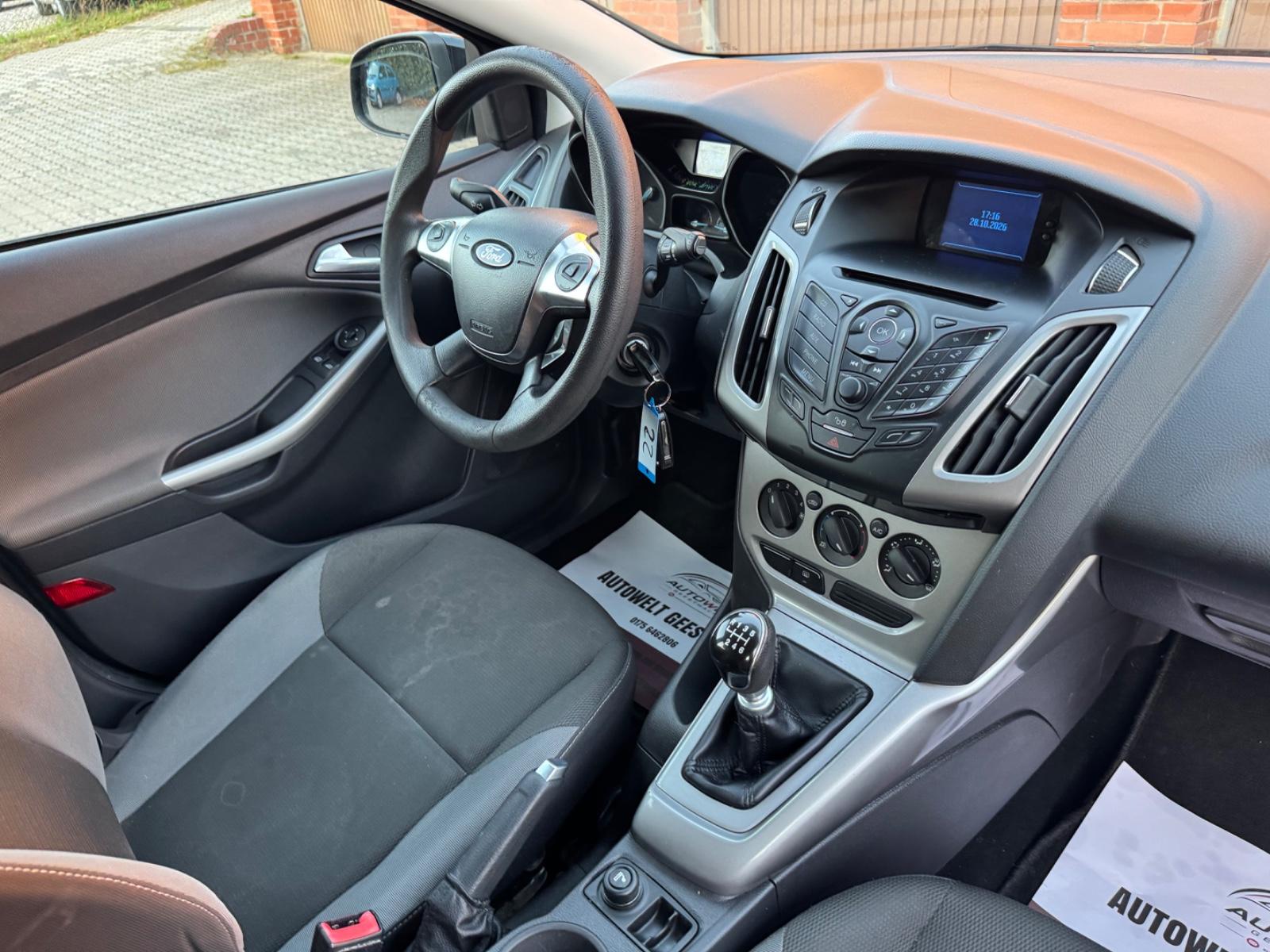Ford Focus 2012 — photo 26