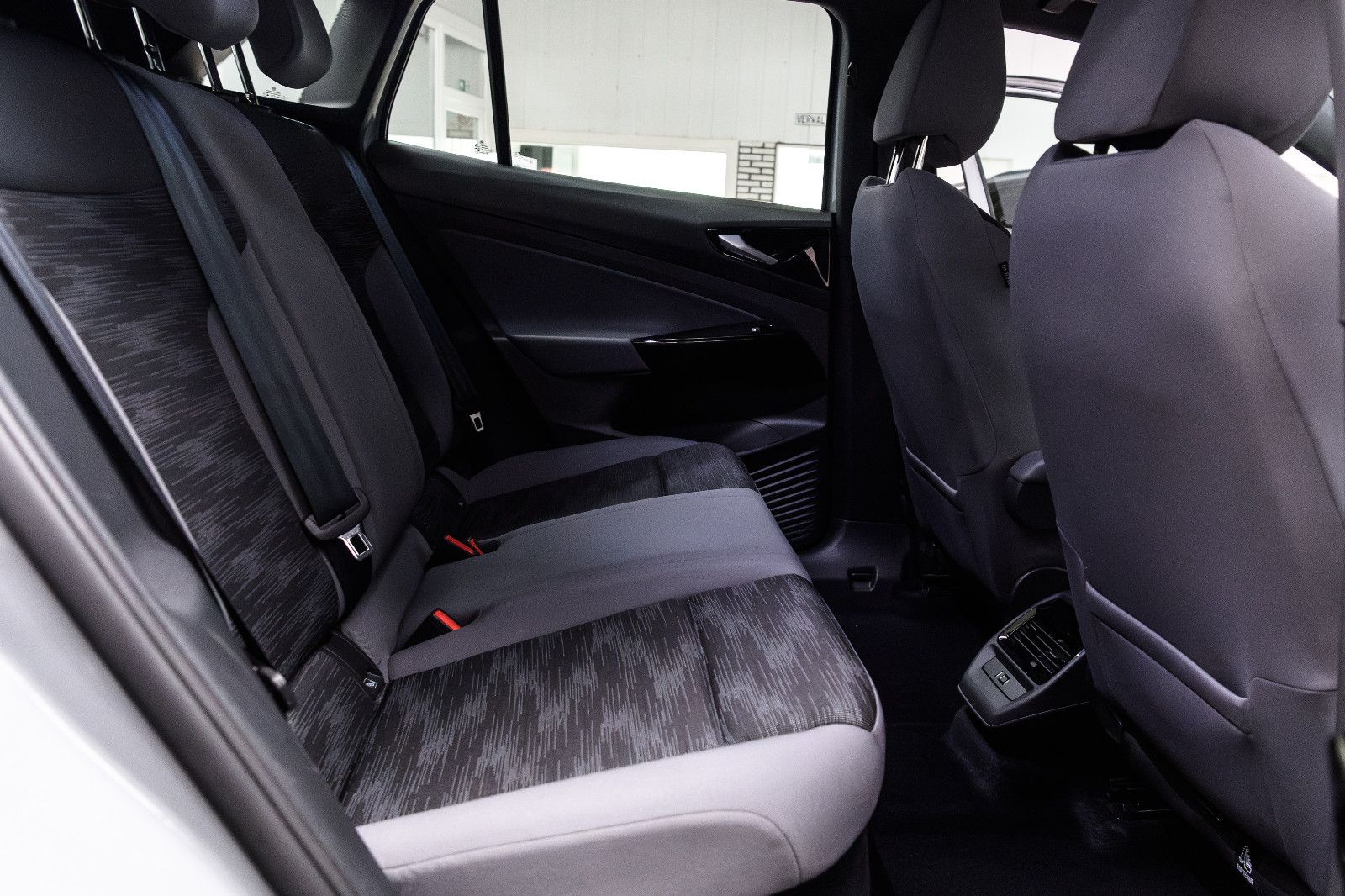 Fahrzeugabbildung Volkswagen ID.4 Pure Performance LED+NAVI+APP+GJ-REIFEN