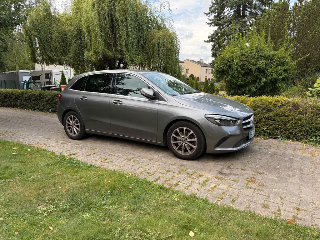 Image of Mercedes-Benz B 220