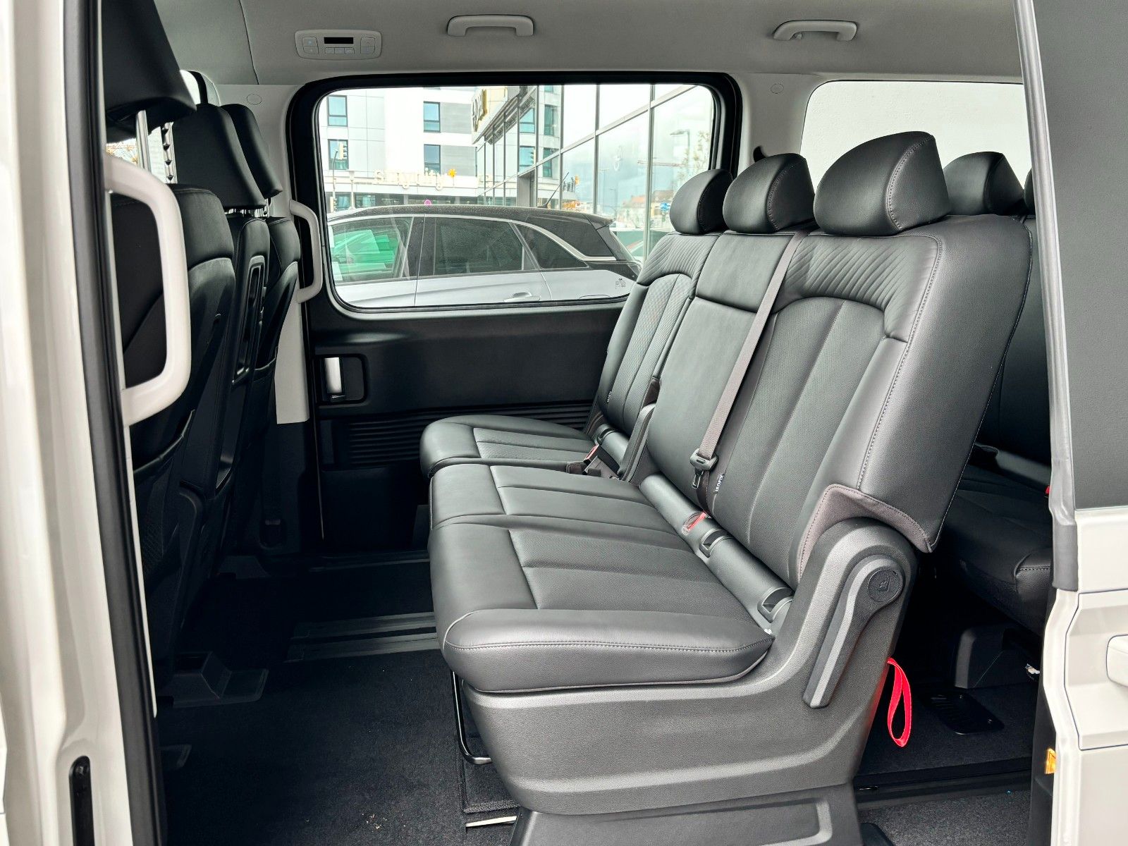 Fahrzeugabbildung Hyundai Staria HEV Trend 225PS Park-/Shuttle-Parket !