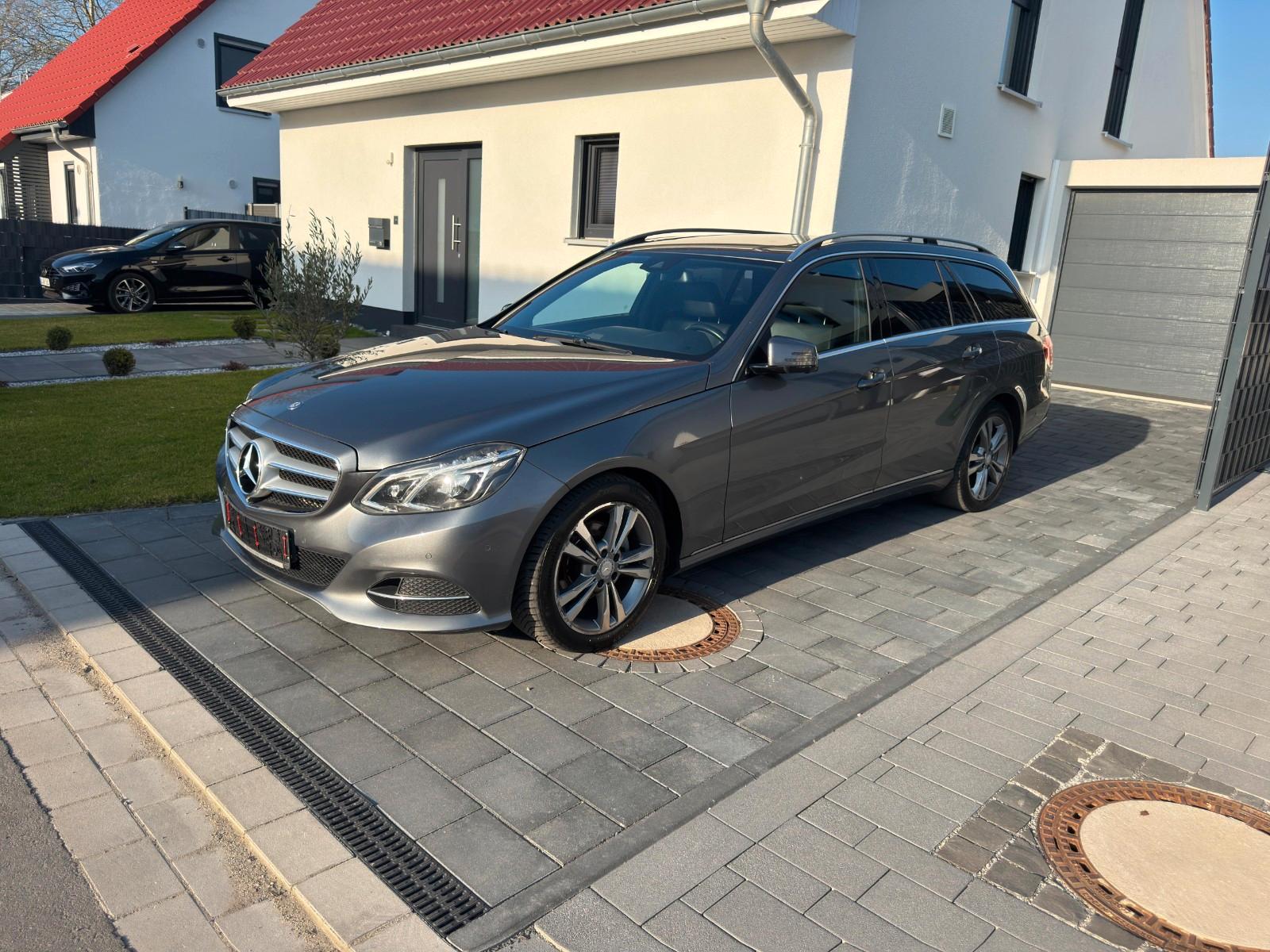 Mercedes-Benz E 220 E T-Modell LED , 360°-Kamera Leder, Schieb