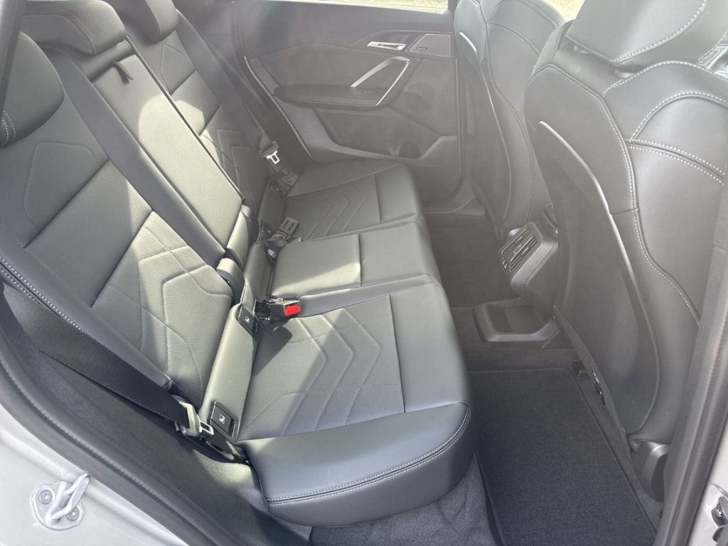 BMW X1 xDrive 30e M Sportpaket AHK Pano ACC HUD Harm foto 14