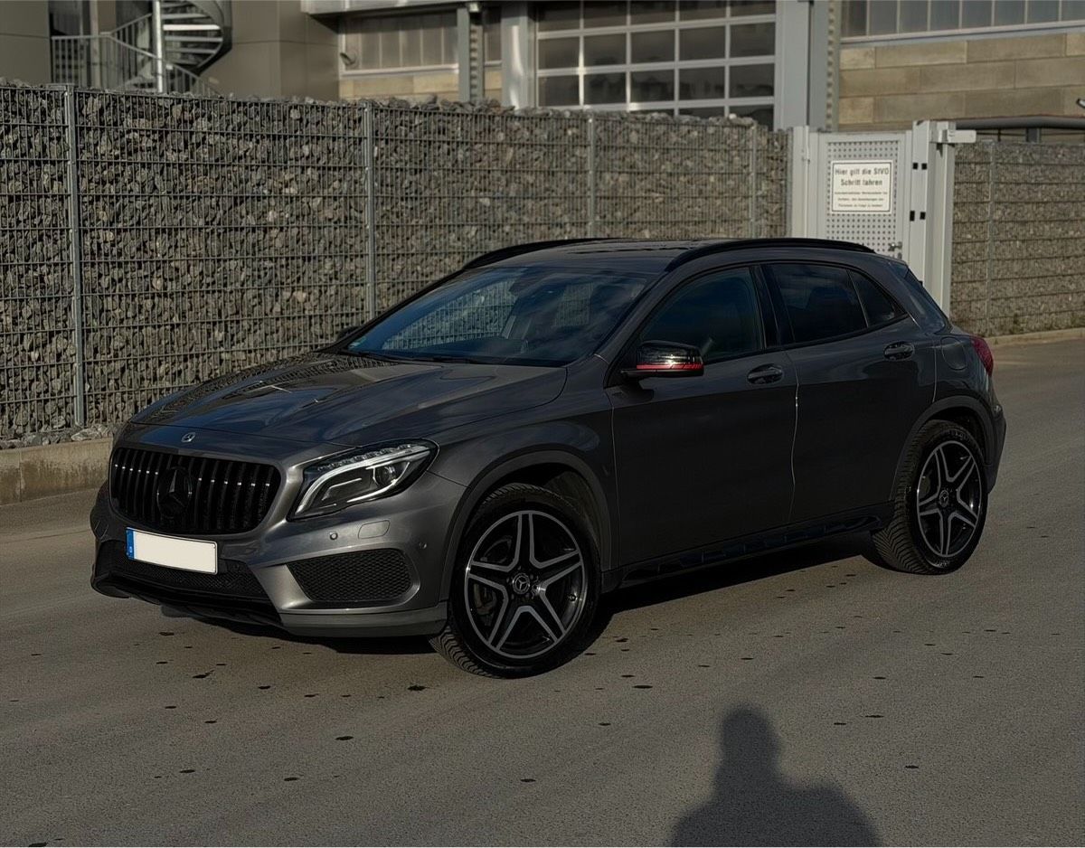 MERCEDES-BENZ Mercedes GLA 200 AMG Line | Night-Paket