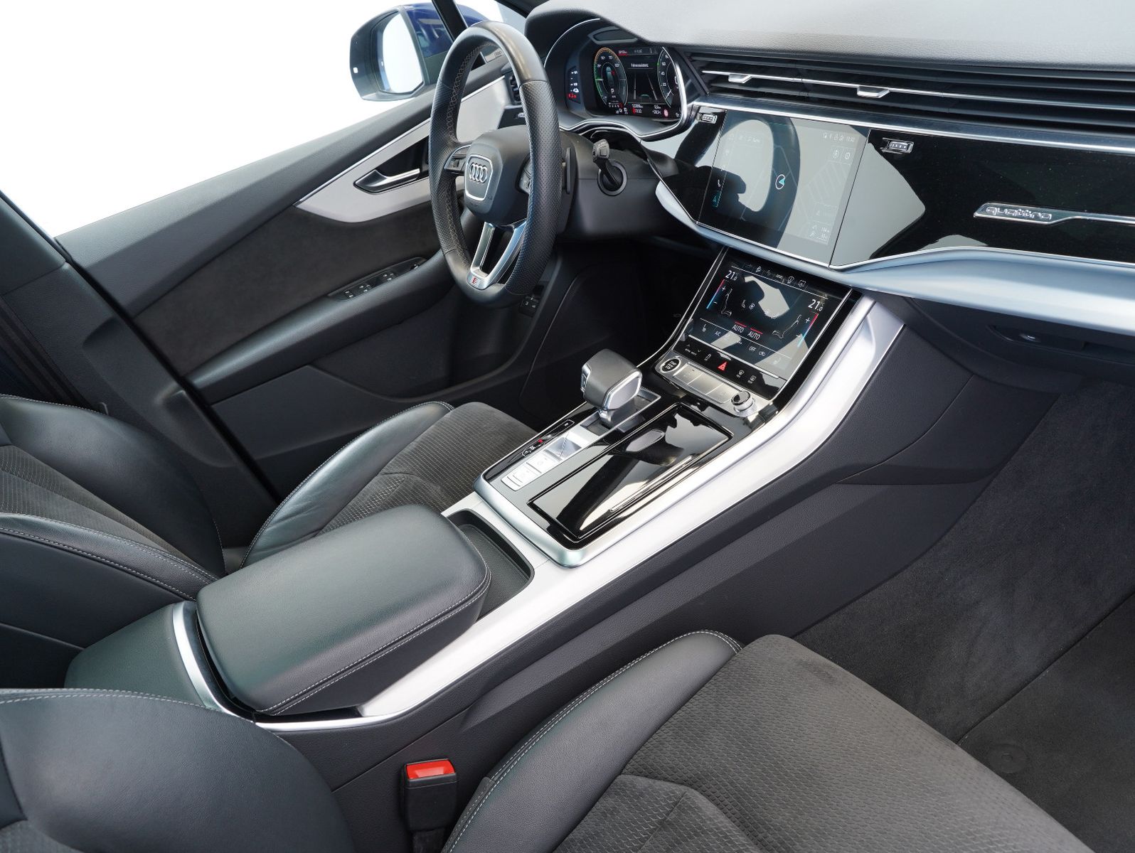 Fahrzeugabbildung Audi Q7 55 TFSI e quattro S line Sport / Plus BLACK