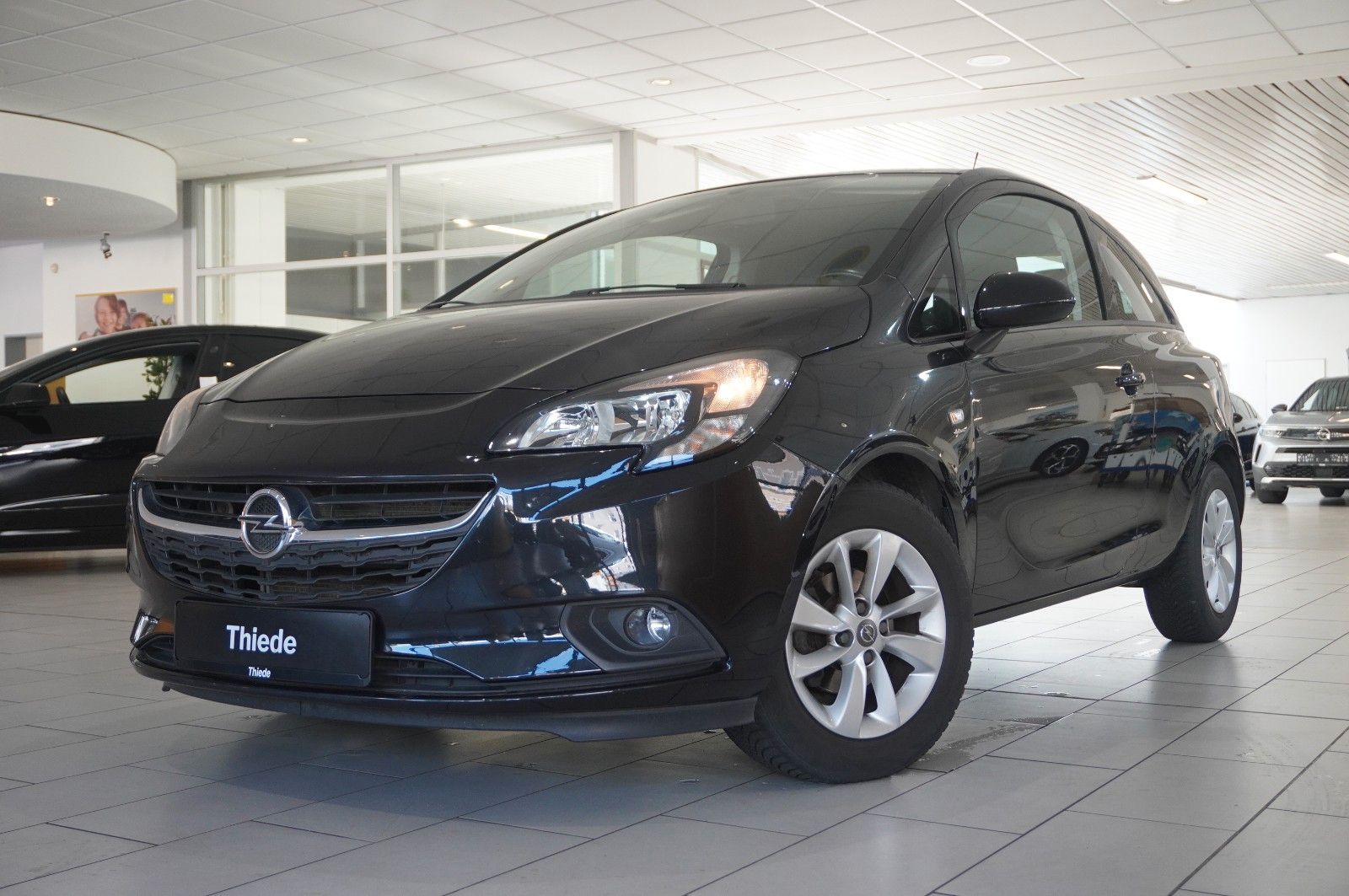 Fahrzeugabbildung Opel Corsa E 1.4T DRIVE 3-TÜR KLIMA/SHZ/PDC/TEMP./LHZ