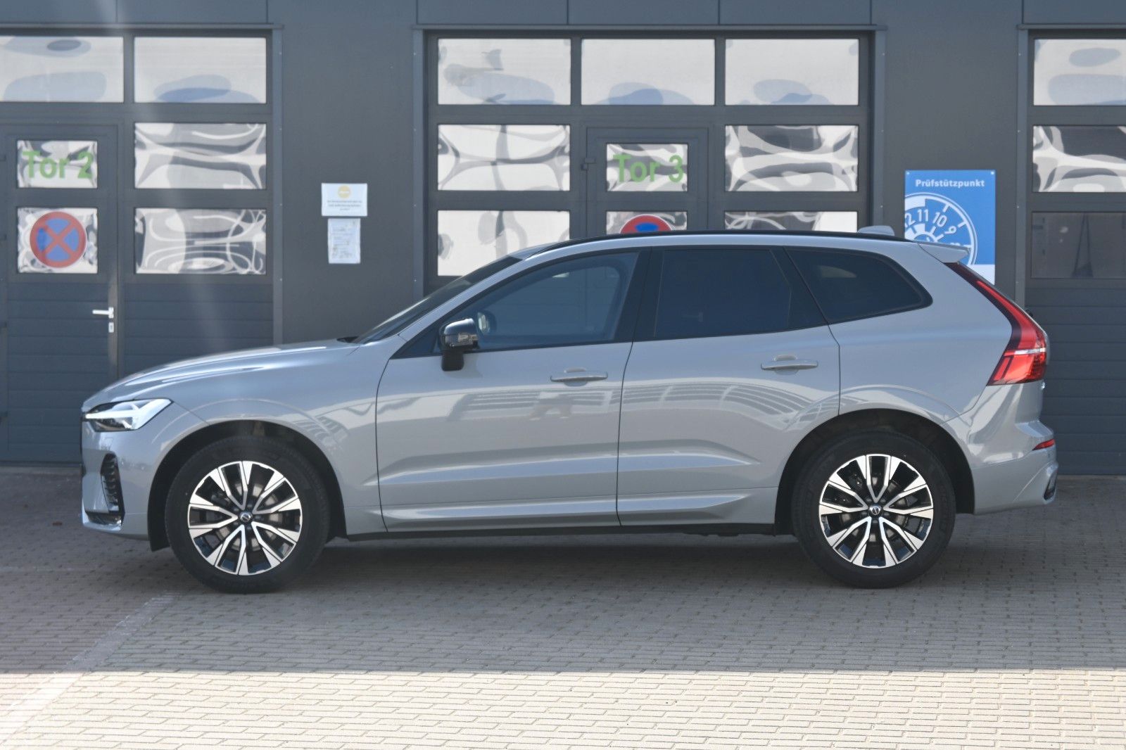 Fahrzeugabbildung Volvo XC60 B5 AWD Plus Dark*LED*H&K*CAM*BLIS*Google