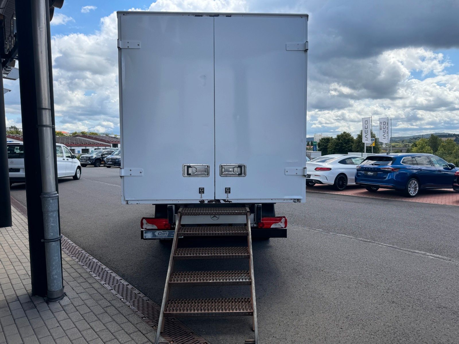 Fahrzeugabbildung Mercedes-Benz Sprinter 516 CDI 4325 Möbelkoffer Treppe