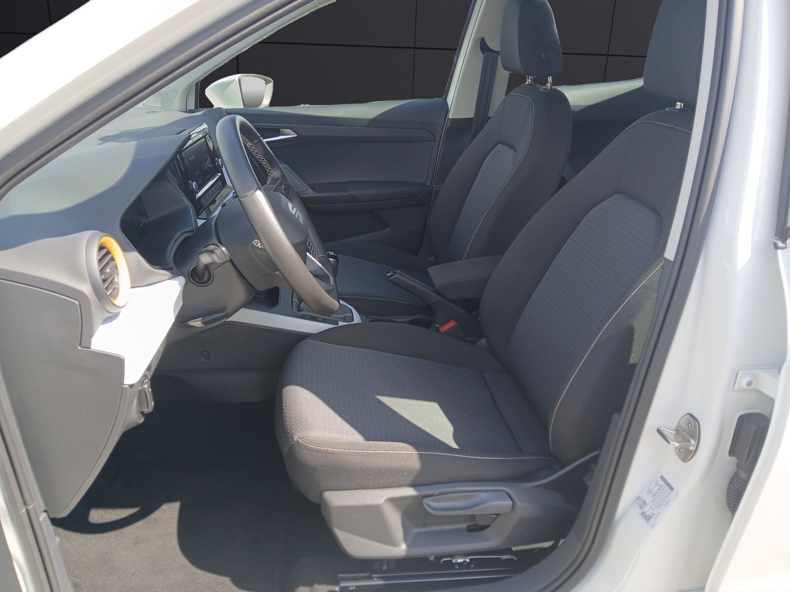 Fahrzeugabbildung SEAT Arona TSI Style LED Klima DAB GRA PDC SH LM