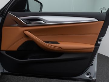 Fahrzeugabbildung BMW 530d Tour HUD ACC Kamera DAB  Komfortzugang