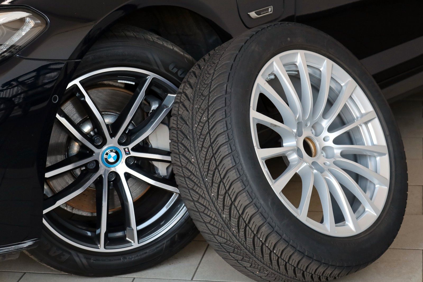 Fahrzeugabbildung BMW 530e Touring M Sport Leder,Navi,LED,Park Assist