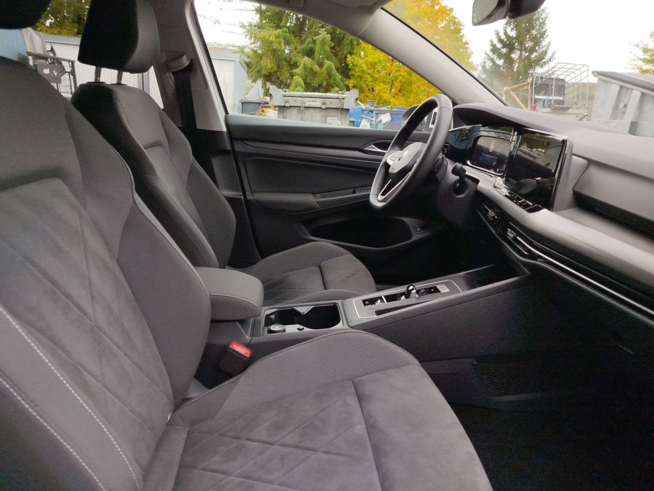 Fahrzeugabbildung Volkswagen Golf Style 1.4 TSI eHybrid 150 kw 6-Gang DSG