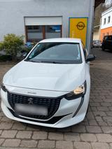 Peugeot 208 Active - Peugeot e-208 mit Benzin-Antrieb: Kleinwagen, Schaltgetriebe