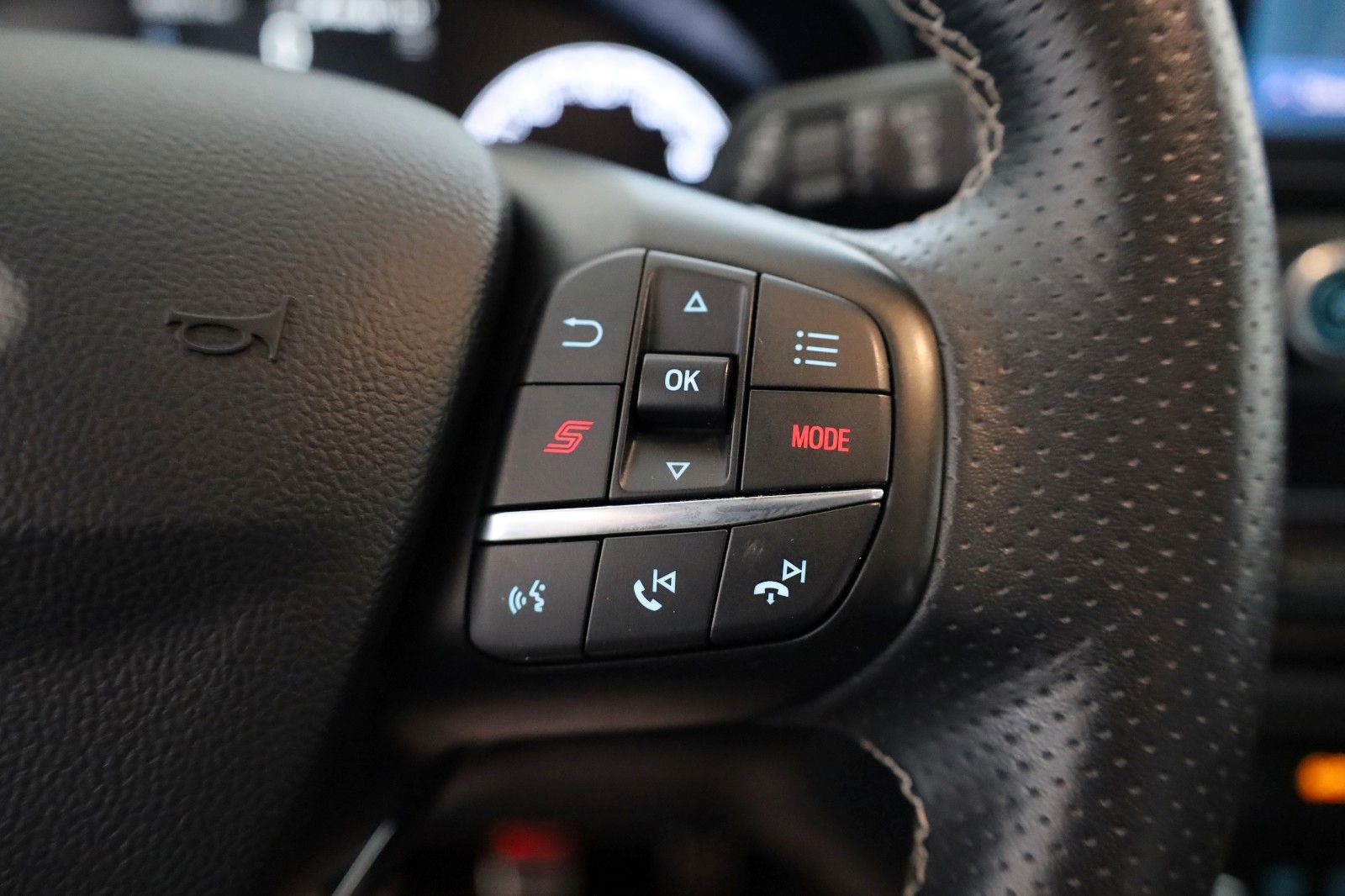 Fahrzeugabbildung Ford Focus Lim. ST Leder,Navi,LED,HeadUp,Panorama,B&O