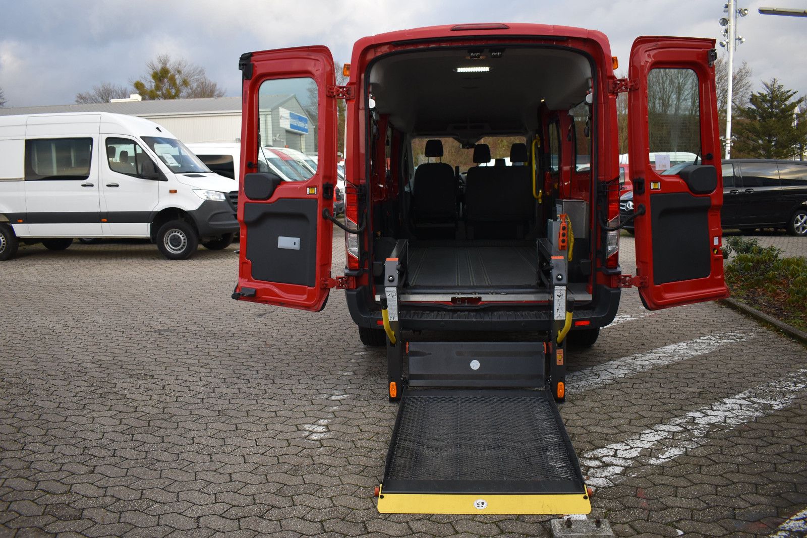 Fahrzeugabbildung Ford Transit Kombi L3 Behindertengerecht *7076 KLIMA