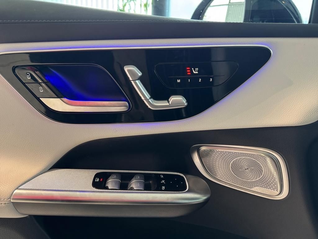 Fahrzeugabbildung Mercedes-Benz GLC 300 d 4M AMG AHK Pano Standhzg. Memo LED SHZ