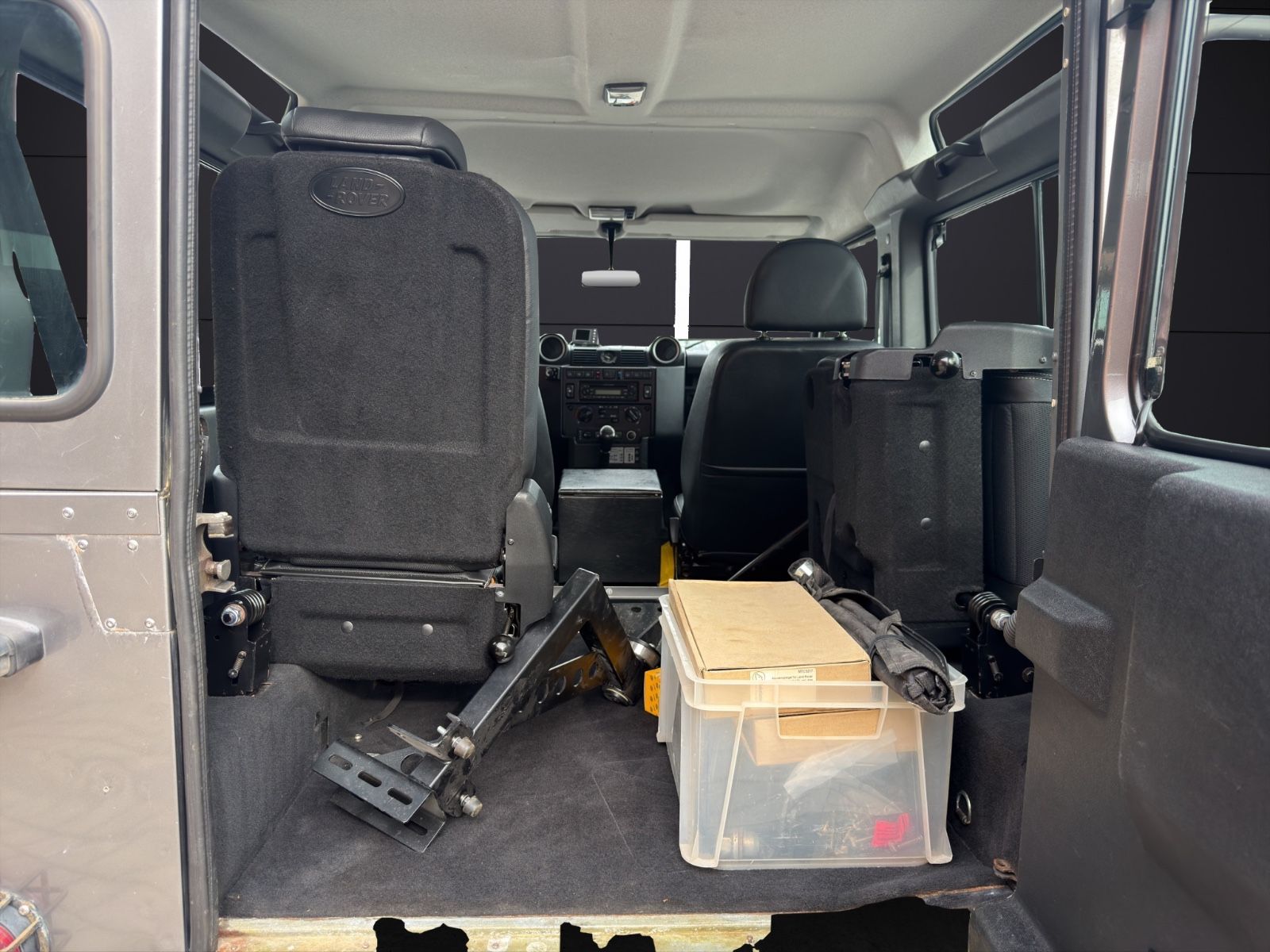 Fahrzeugabbildung Land Rover Defender 90 SE Station Wagon Seilwinde Klima