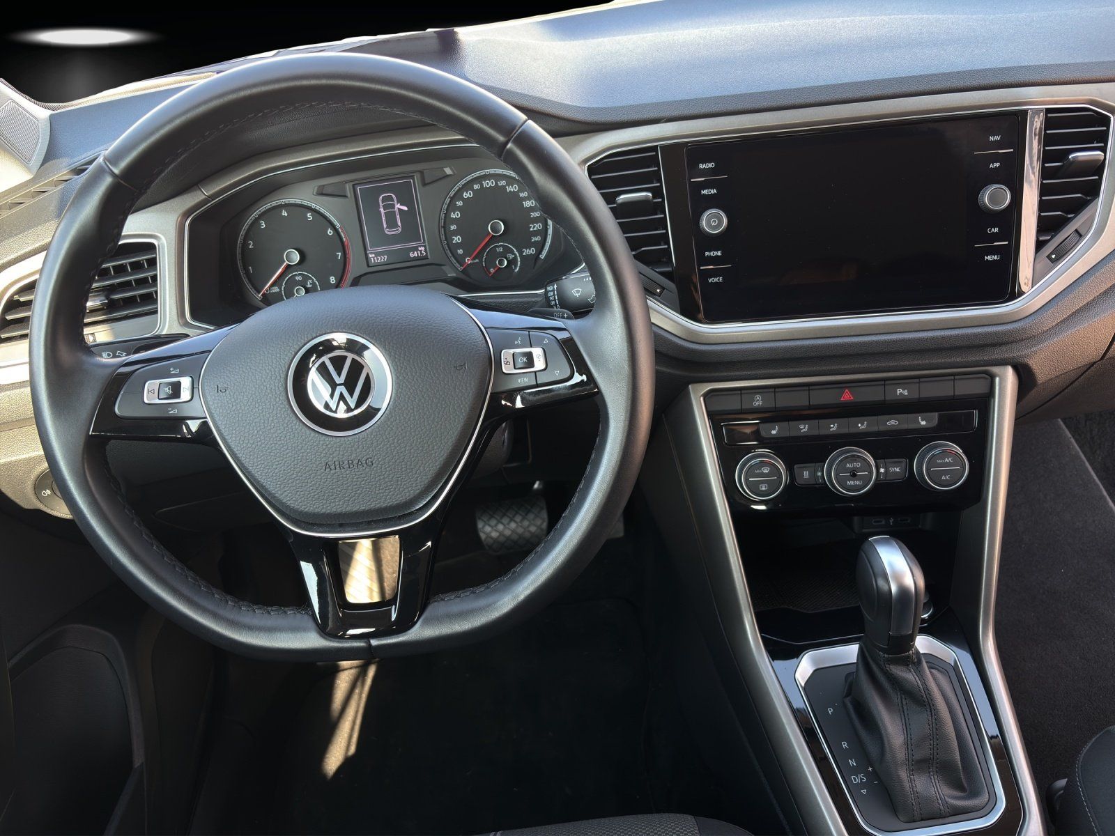 Fahrzeugabbildung Volkswagen T-Roc 1.5 TSI Style