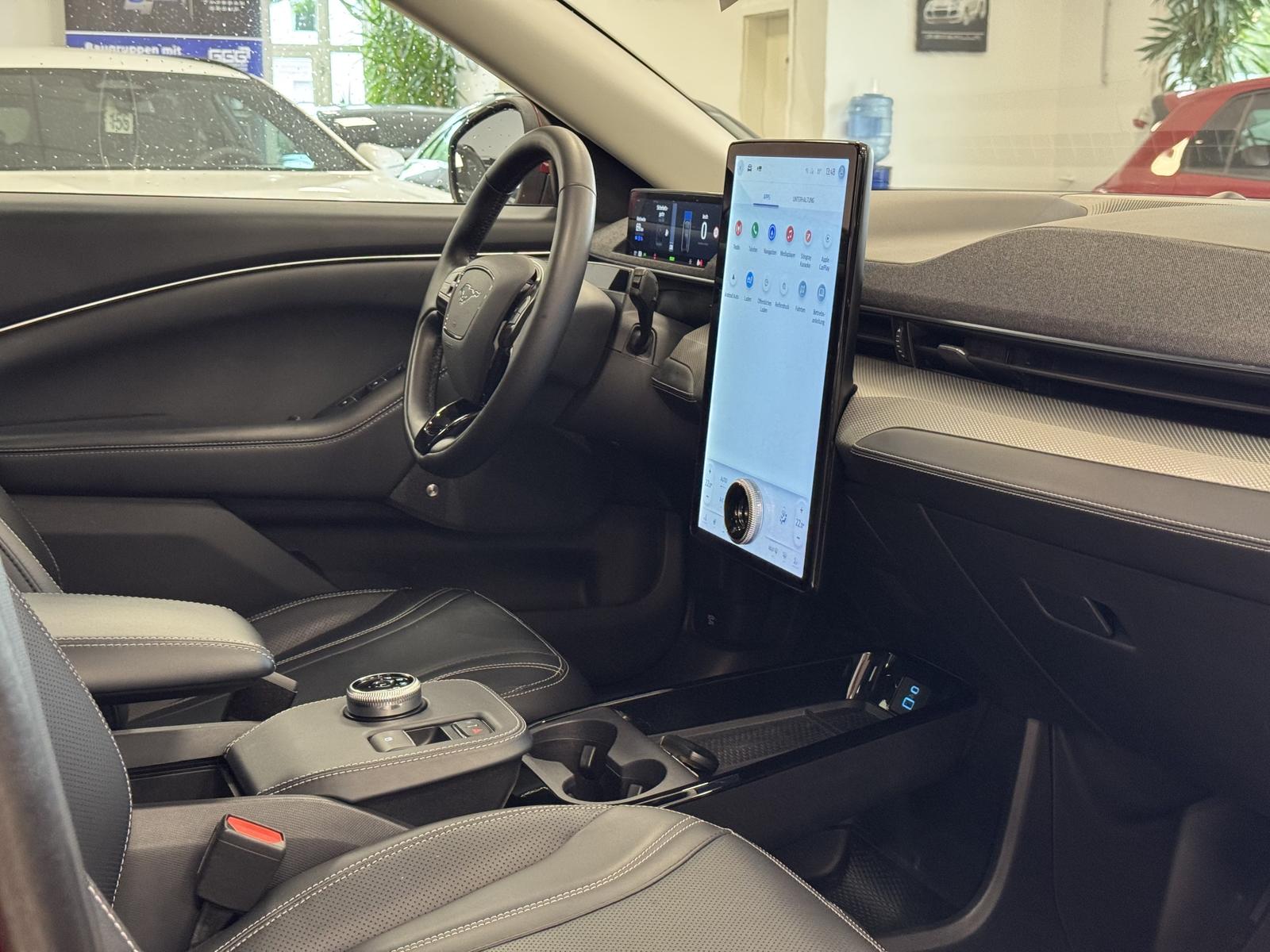 Ford MACH-E 75 kWh Pano Leder LED Navi R.Cam ACC PDC 