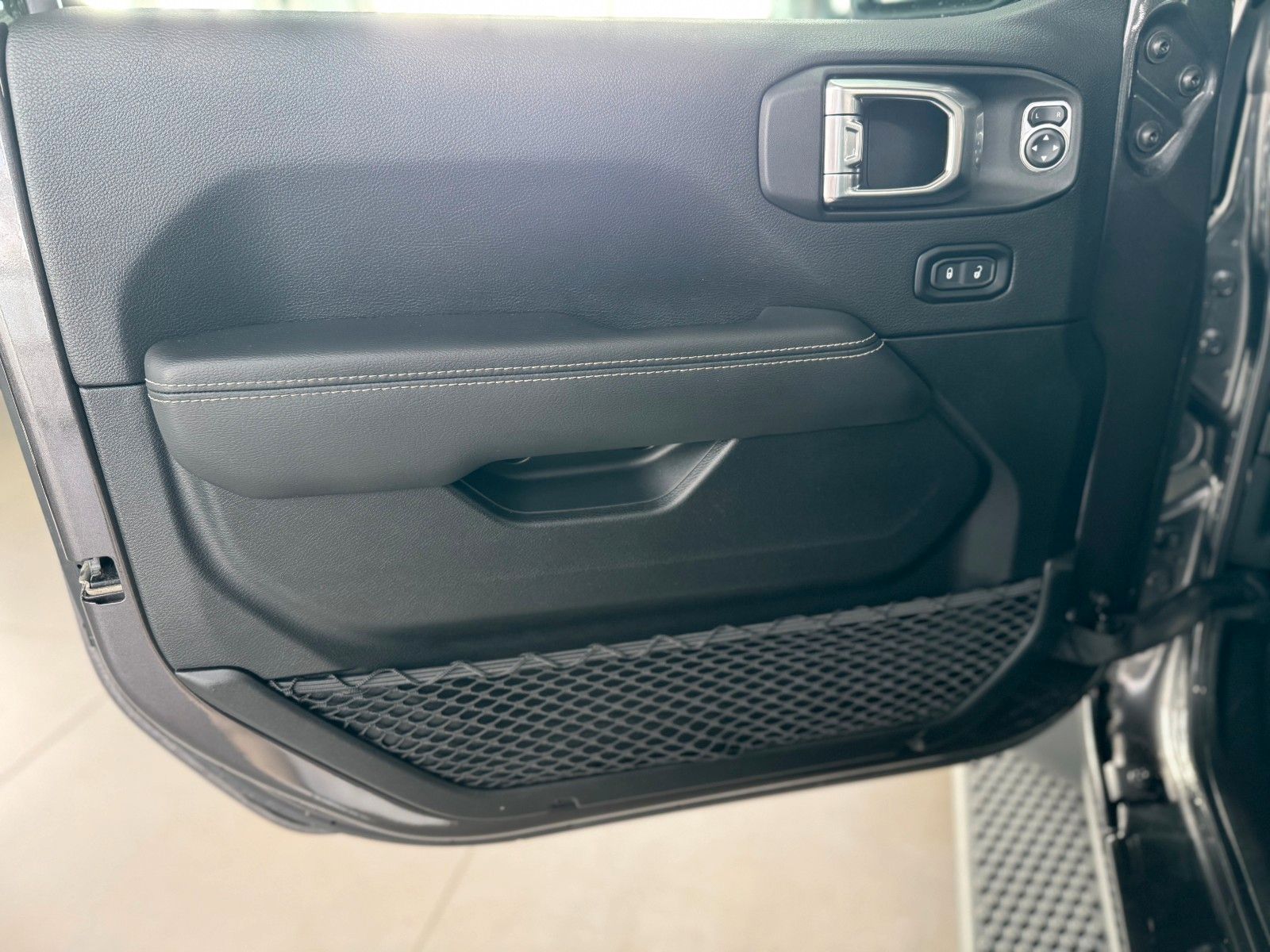 Fahrzeugabbildung Jeep Wrangler Unlimited 2.0 T-GDI Sahara "Di.-Sperre"