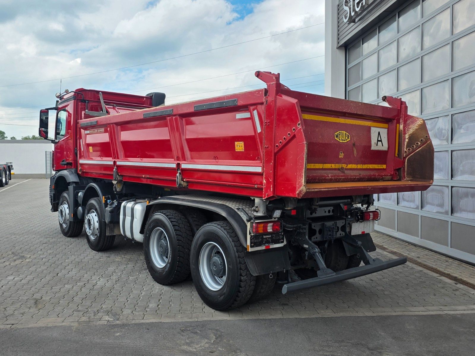 Fahrzeugabbildung Mercedes-Benz Arocs 4145 K 8x4 Meiller Bordmatik PPC