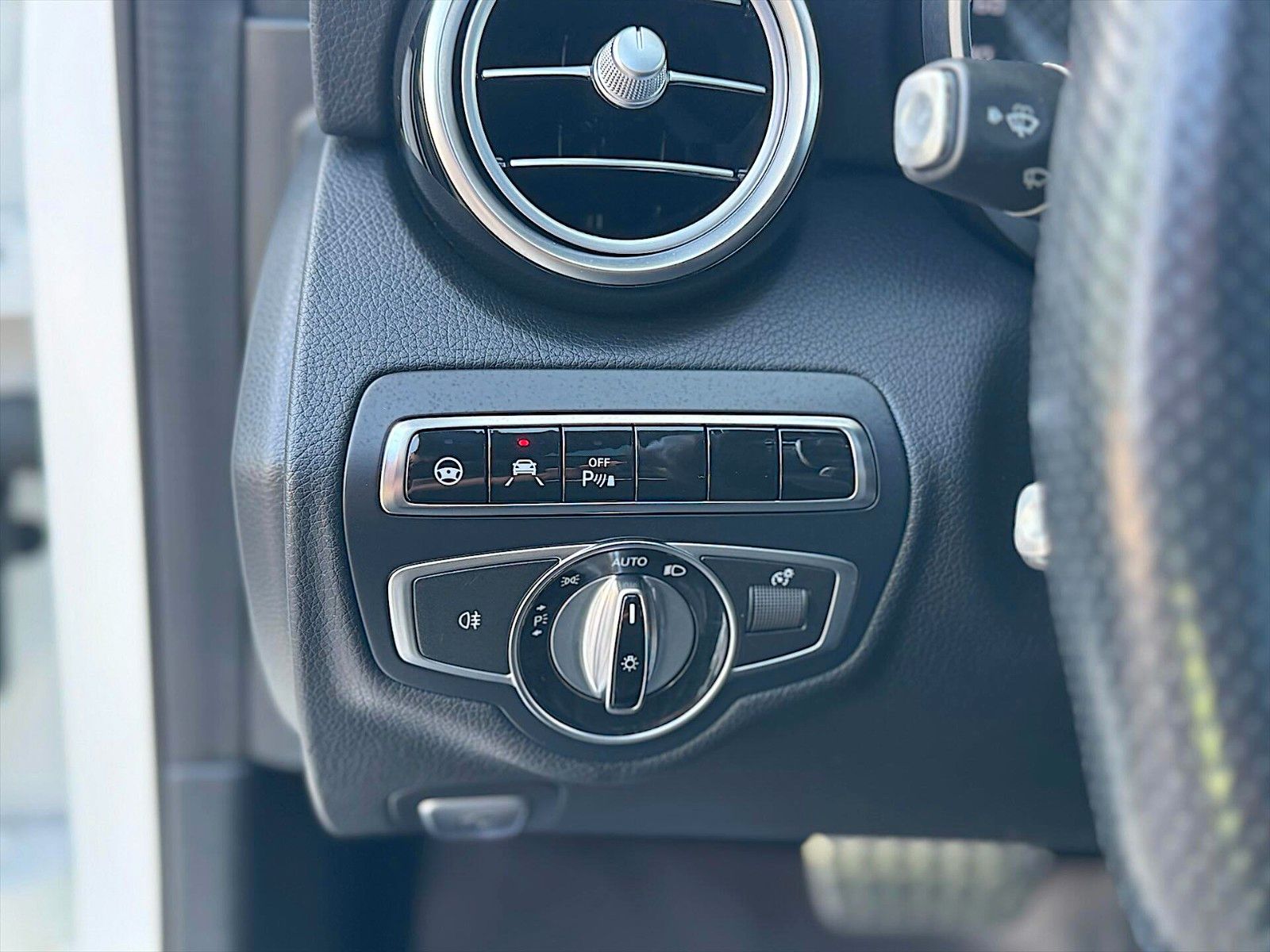 Fahrzeugabbildung Mercedes-Benz C 63 T AMG Night Paket *ACC*Pano*Burmester*LED*