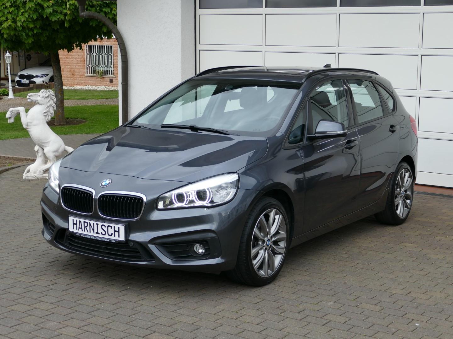 BMW 220i Active Tourer Advantage *Leder+Panodach+AHK