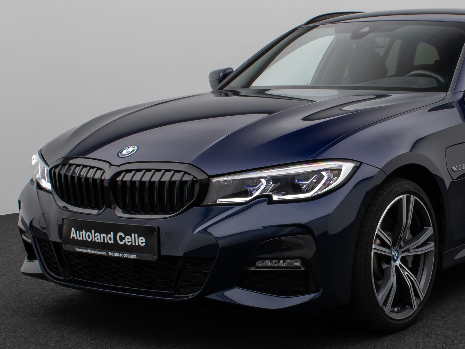 Fahrzeugabbildung BMW 330e  M Sport Laser Kamera HUD DAB HiFi Komfort