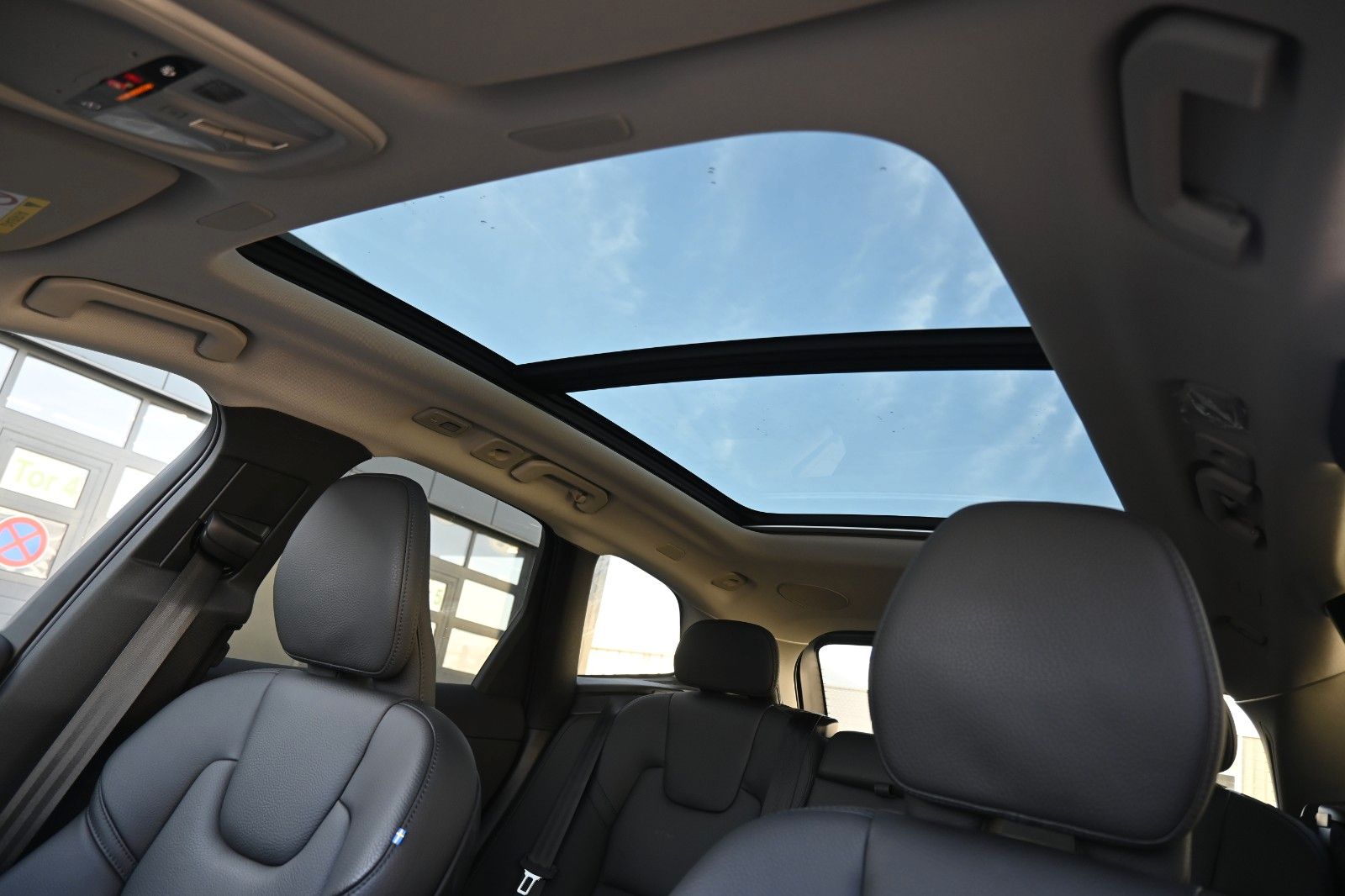 Fahrzeugabbildung Volvo XC60 T6 RC 0,5%  AWD *H&K**FSHZG*BLIS*ACC