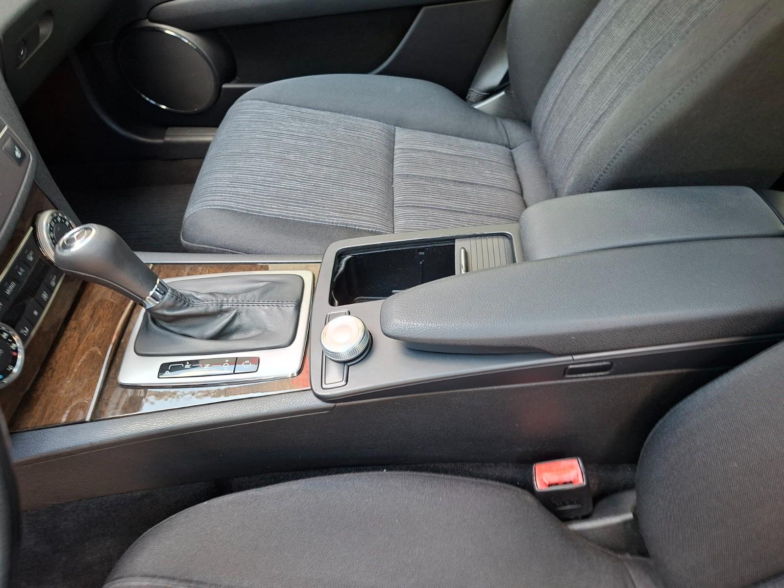 Mercedes-Benz C180 2009 — photo 16