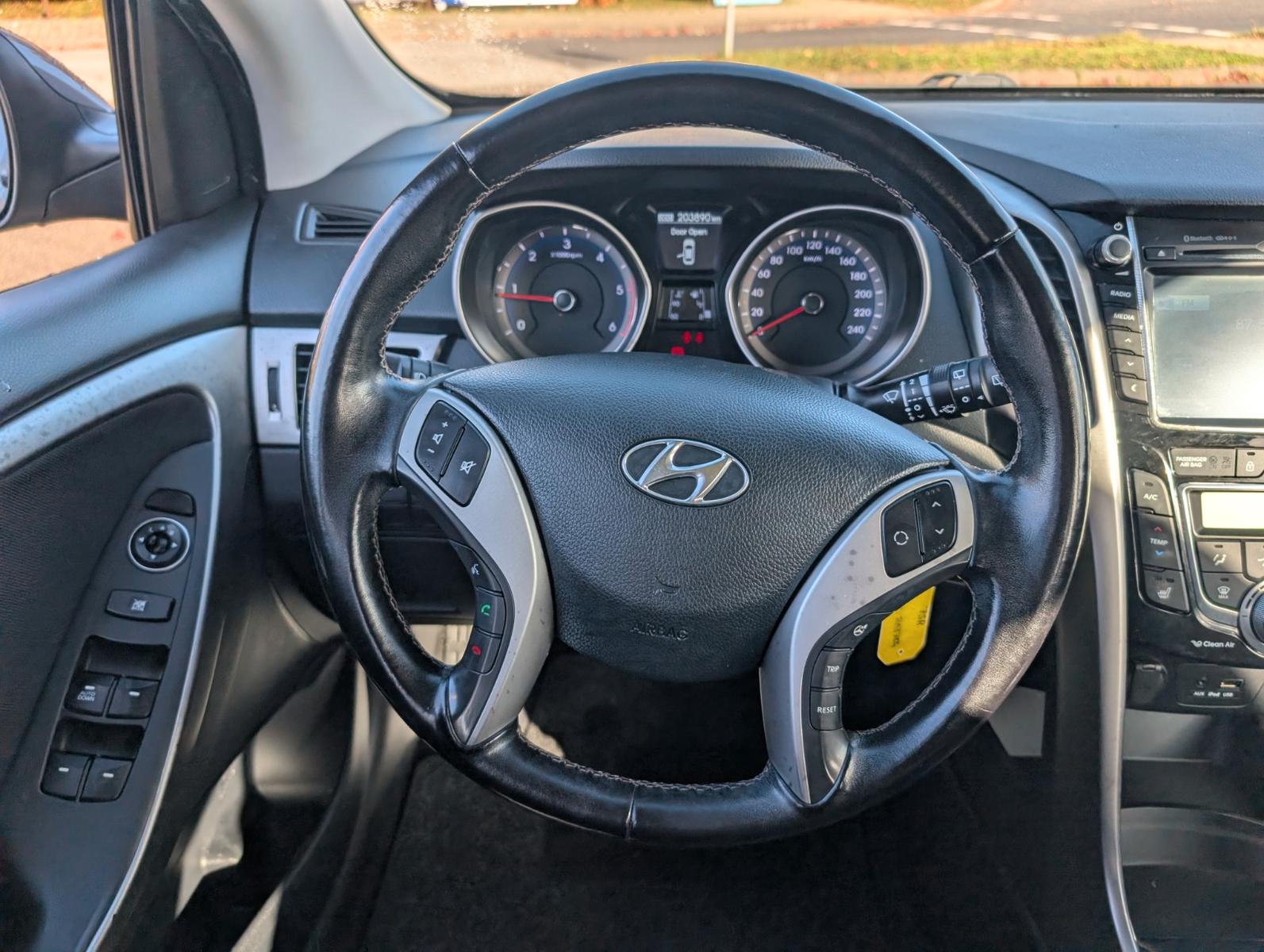 Hyundai i30 2014 — photo 28