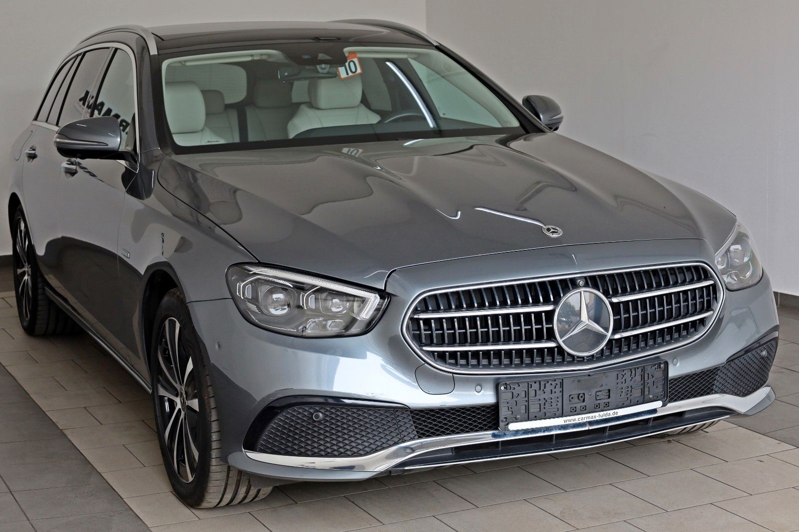 Fahrzeugabbildung Mercedes-Benz E 300de 4M T Avantgarde Leder,Navi,LED,PanoDach