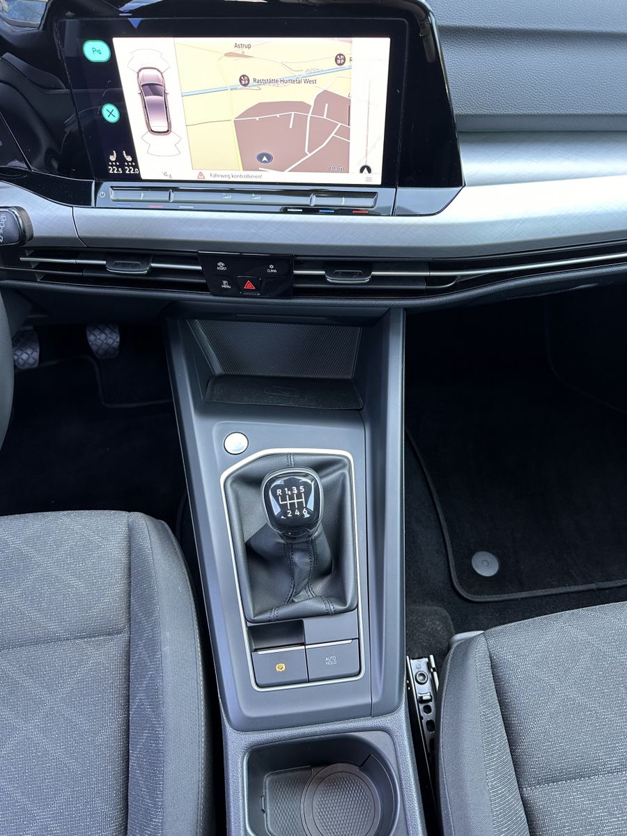 Fahrzeugabbildung Volkswagen Golf 1.5 TSI Life NAV+LED+ACC+CARPLAY+VCOCKPIT