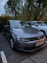 Volkswagen Jetta 1.2 TSI Comfortline Comfortline - graue Volkswagen Jetta