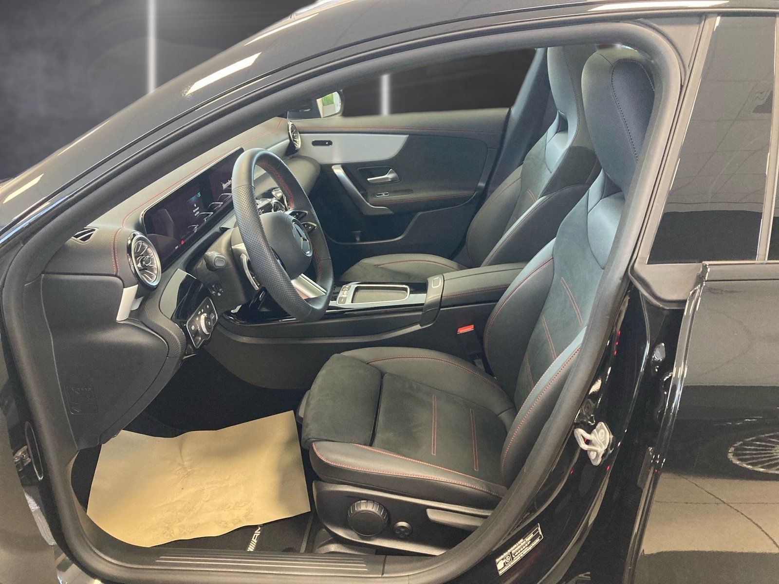 Fahrzeugabbildung Mercedes-Benz CLA 250 e AMG*Pano*Burme*MBeam*Distro*11kW*Night