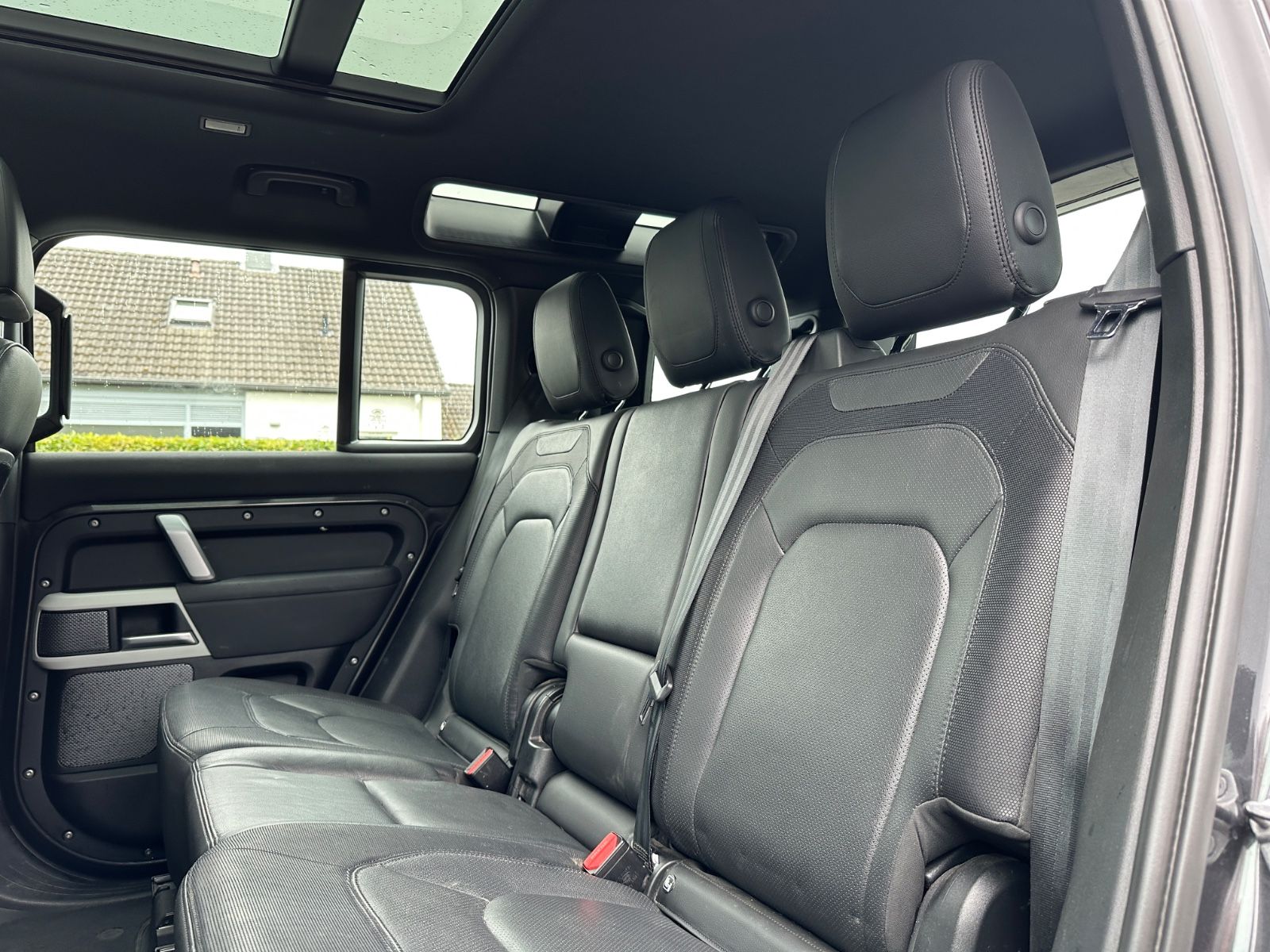 Fahrzeugabbildung Land Rover Defender 110 X-Dynamic 7Sitzer*MERIDIAN*LEDER