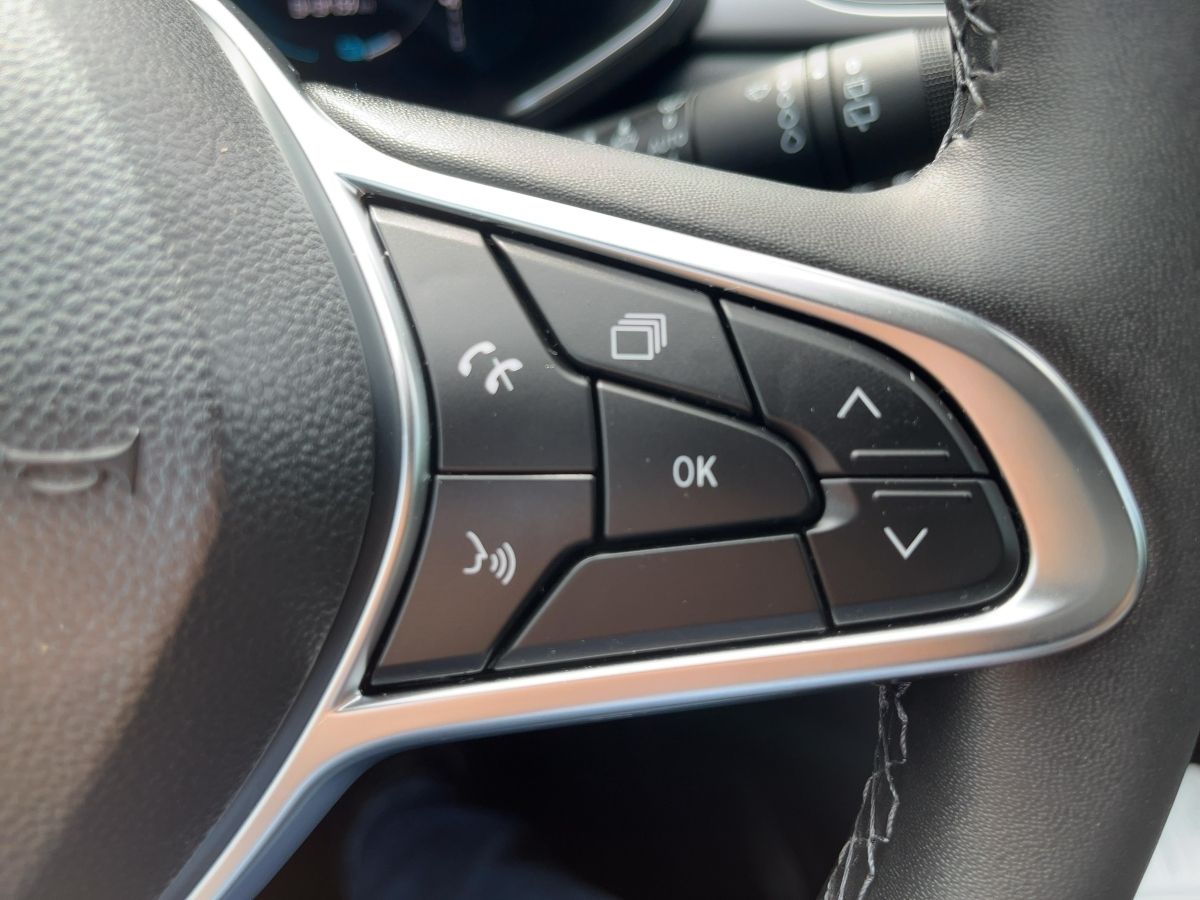 Fahrzeugabbildung Renault Captur TECHNO Plug-in 160 SHZ GJR 9,3"Toch
