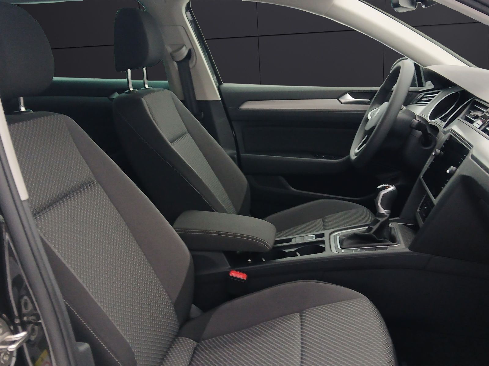 Fahrzeugabbildung Volkswagen Passat Variant TDI conceptline LED AHK Navi PDc