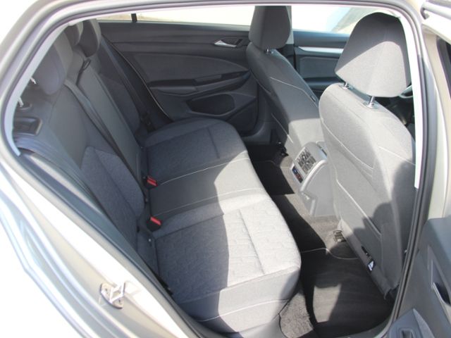 Volkswagen Golf VIII 1.5 eTSI DSG Move Tiptronic Klima LED