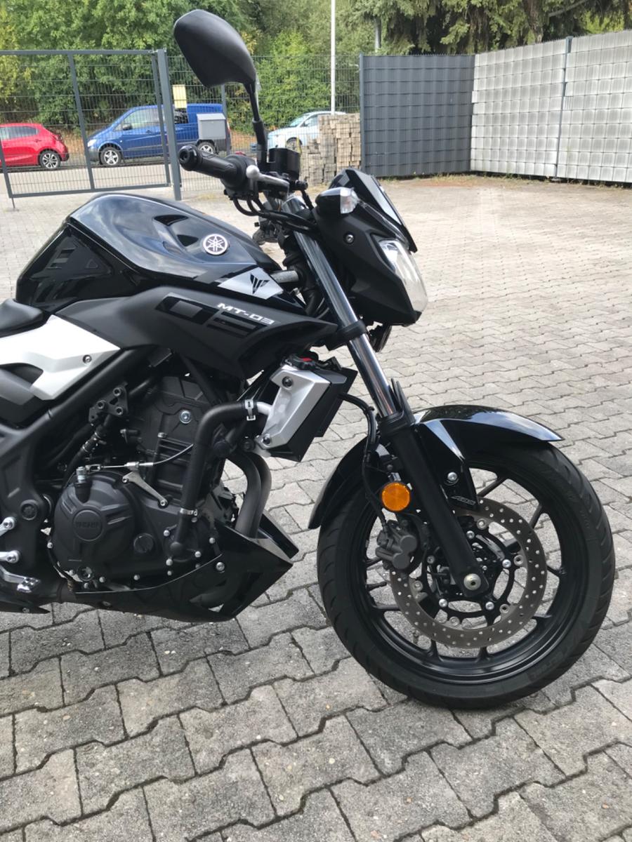 Yamaha MT03 ABS                         1.Hand/ Topcase