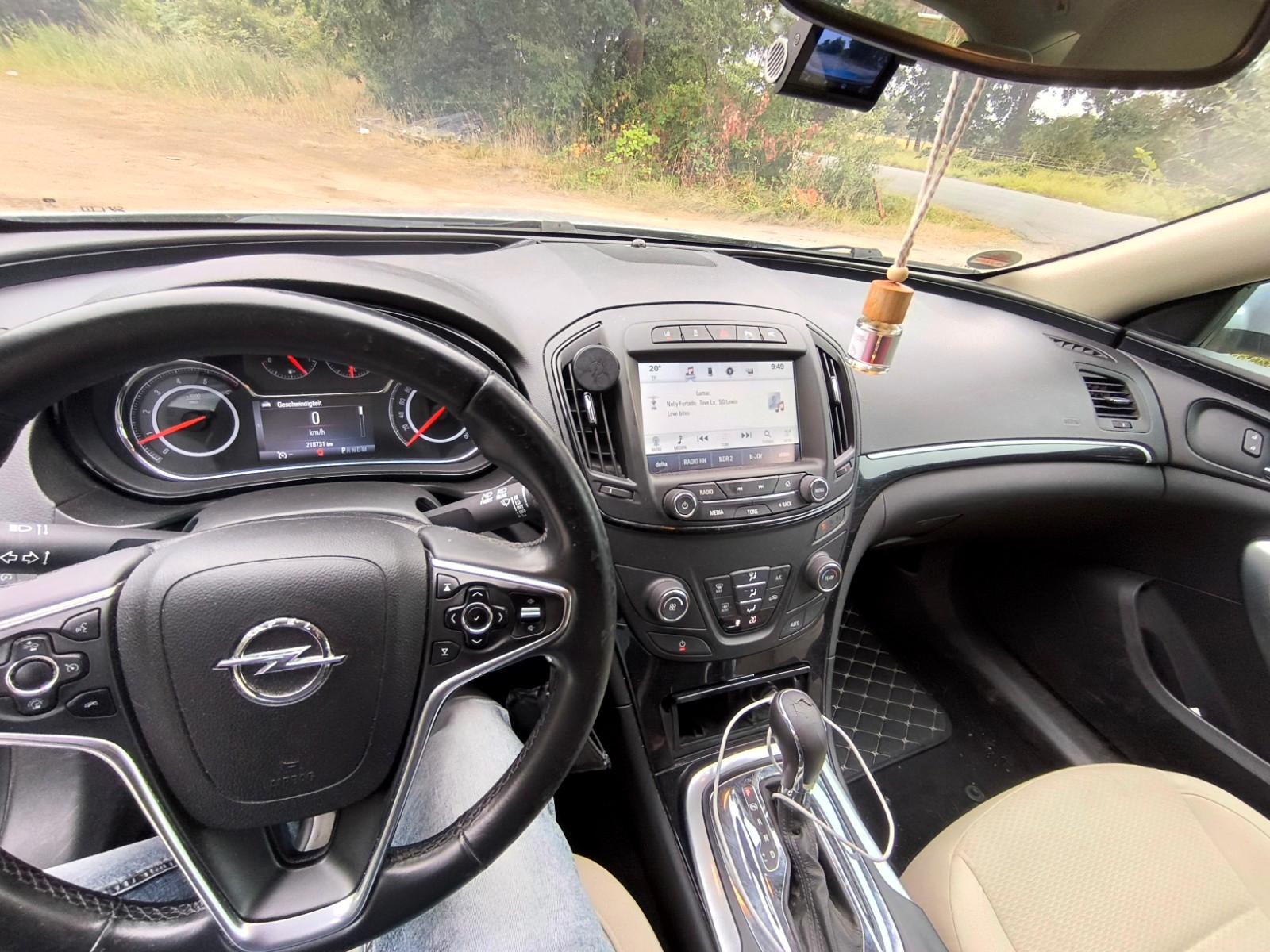 Opel Insignia 2015 — rear view