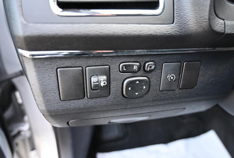 Toyota Avensis 2013 — photo 25