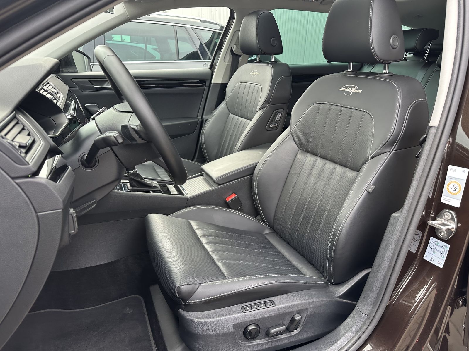 Fahrzeugabbildung SKODA Superb Combi 2.0 TDI DSG L&K NAV+LED+PANO+CANTON