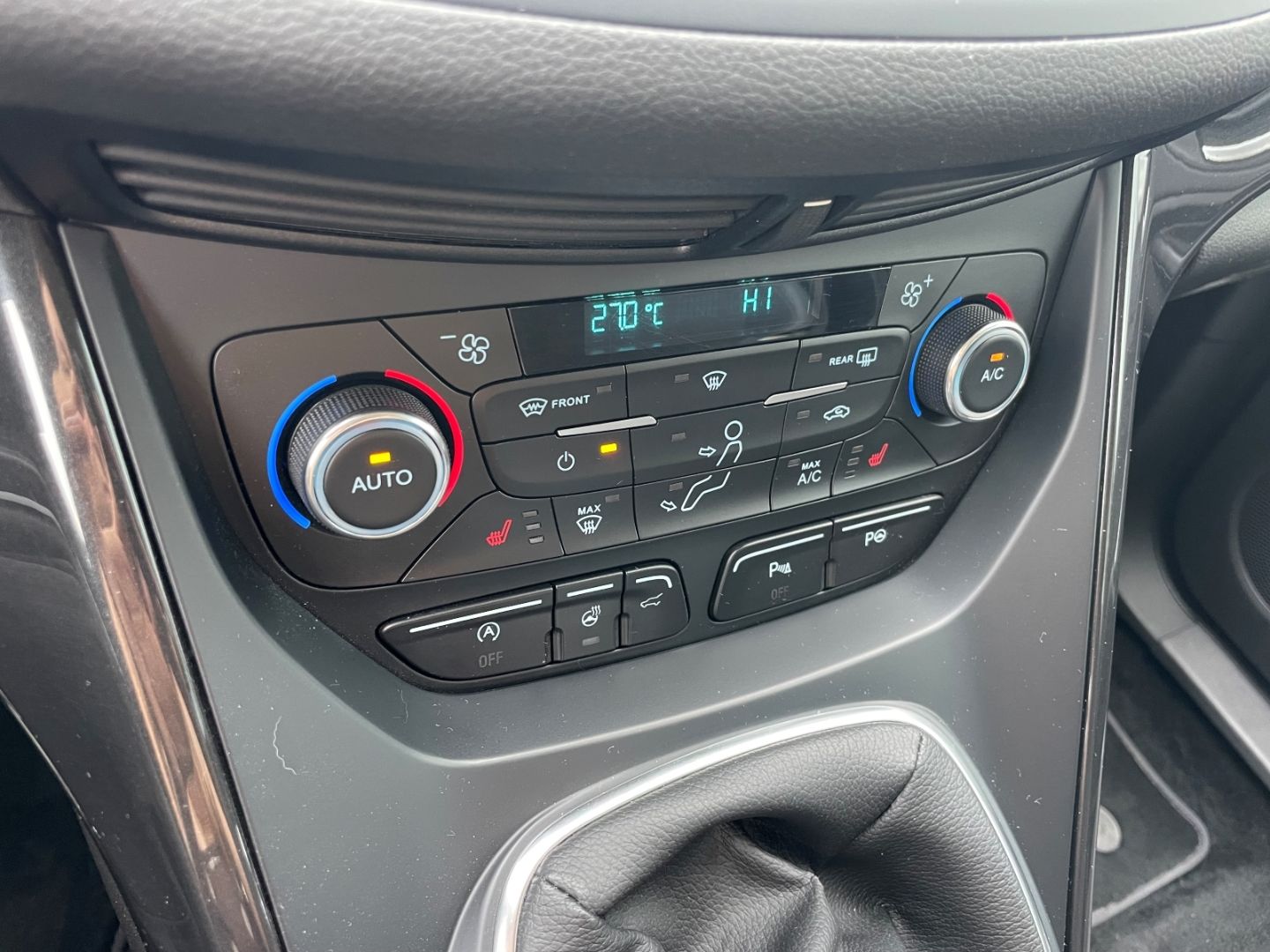 Fahrzeugabbildung Ford Kuga Titanium AHK Navi Tempomat PDC SHZ heizbWSS