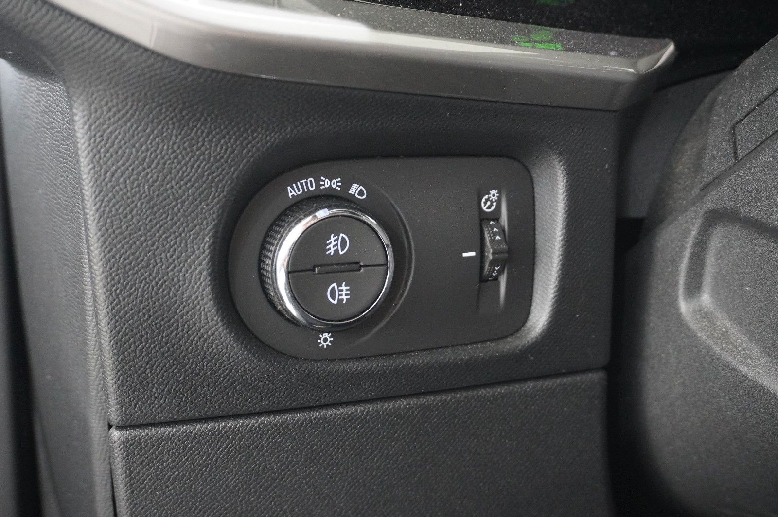 Fahrzeugabbildung Opel Mokka-e ULTIMATE 3-PHASIG NAVI/LED/KAMERA/DAB+