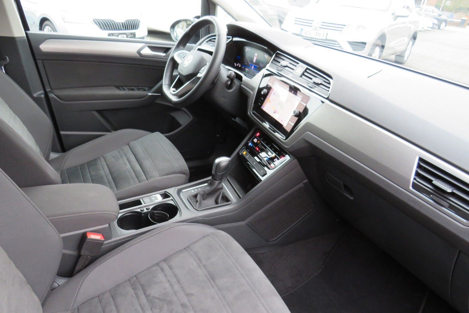 Fahrzeugabbildung Volkswagen Touran Comfort DSG AHK 7-SITZE KAMERA LED 1.H