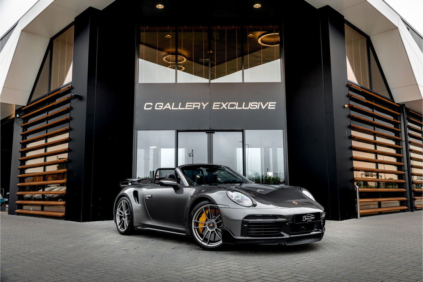 Porsche 992 Cabrio 3.8 Turbo S - Akrapovic | Sport Chron