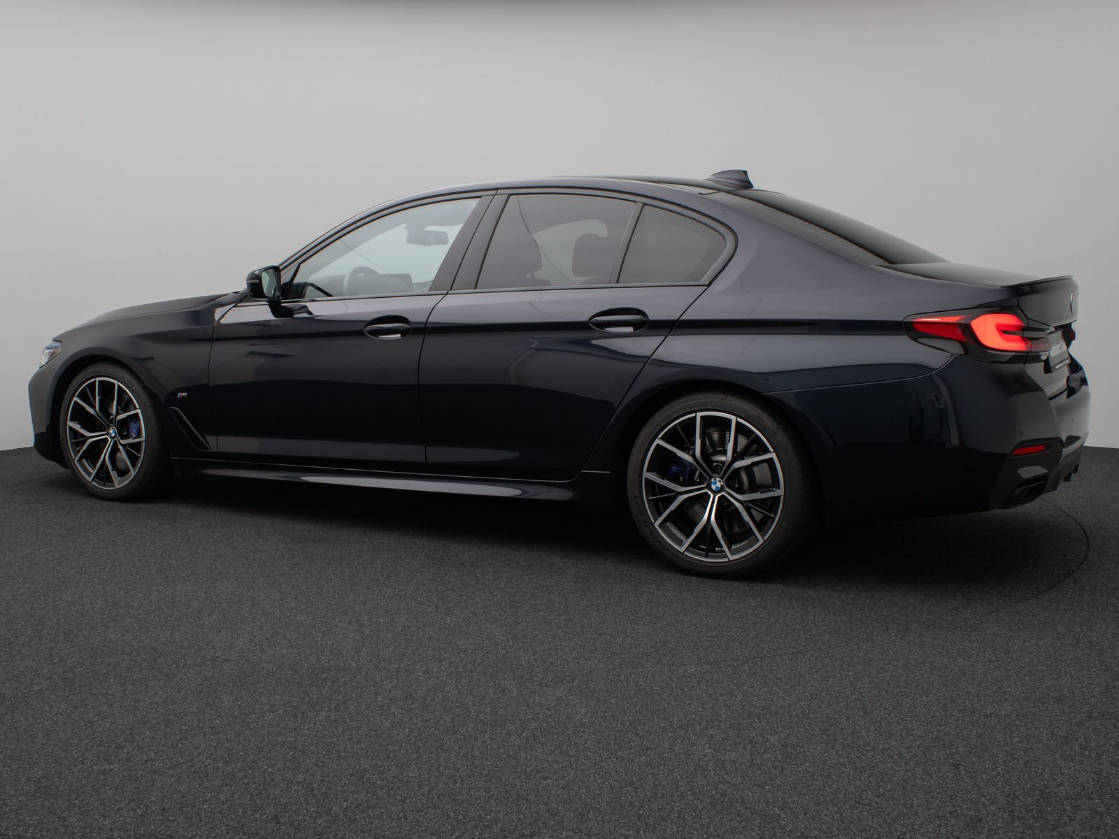 Fahrzeugabbildung BMW M550i xD Glasdach Laser 360°HUD DAB H/K SoftCl