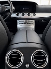 Mercedes E 200 - 12